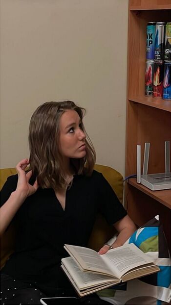 Full leaked Trinahillier private photo
