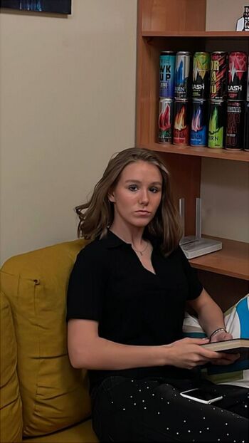 Full leaked Trinahillier private photo