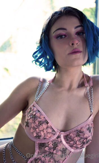 Full leaked Trixy blue private photo