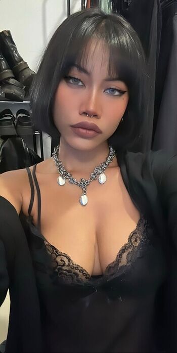 Full leaked Trulyevils private photo