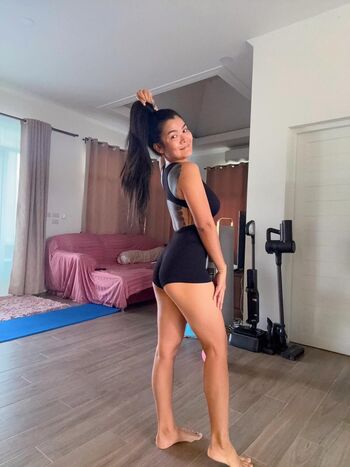 Full leaked Miawolfie/ private onlyfans photo