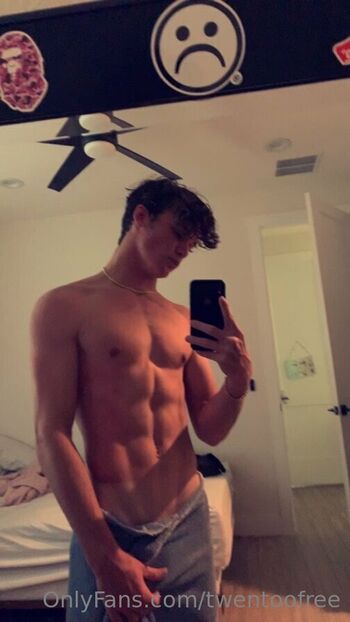 Full leaked Twentoofree private photo