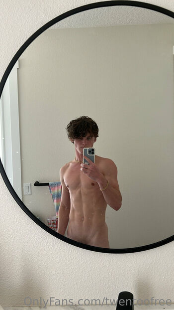 Full leaked Twentoofree private photo
