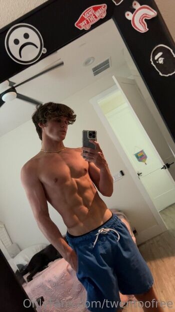 Full leaked Twentoofree private photo