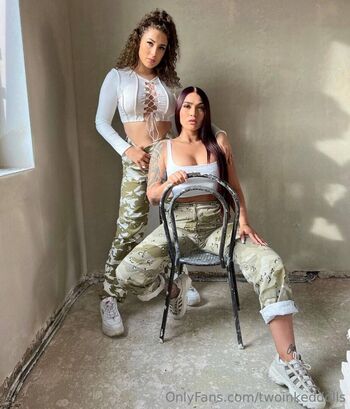 Full leaked Twoinkeddolls private photo