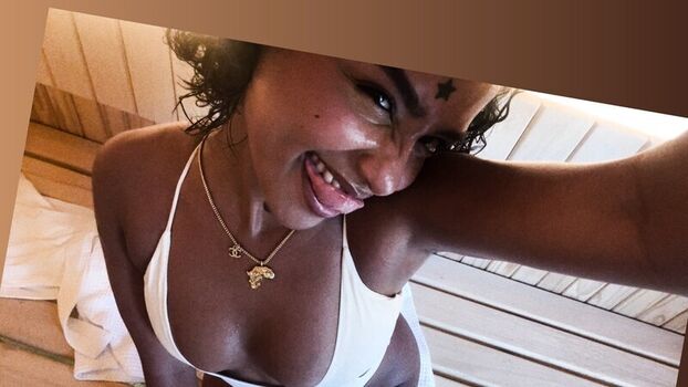 Full leaked Tyla page private photo