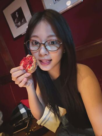 Full leaked Tzuyu private photo