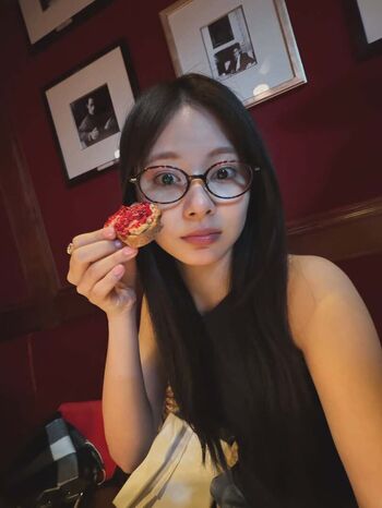 Full leaked Tzuyu private photo