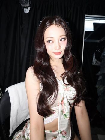Full leaked Tzuyu private photo