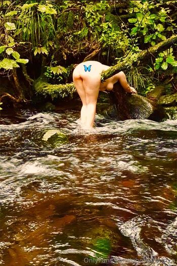 Full leaked Uhotwifepriya private photo