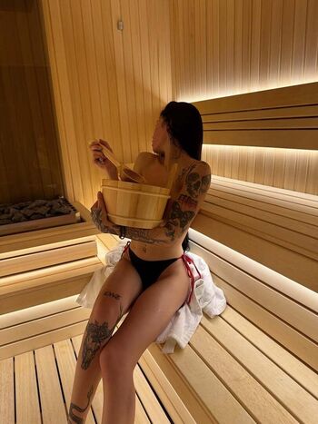 Full leaked Uki q page private onlyfans photo