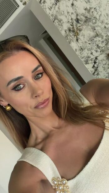 Full leaked Una healy private photo