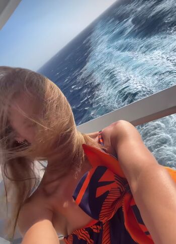 Full leaked Una healy private photo