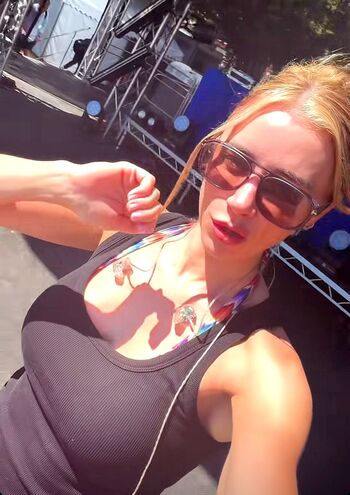 Full leaked Una healy private photo