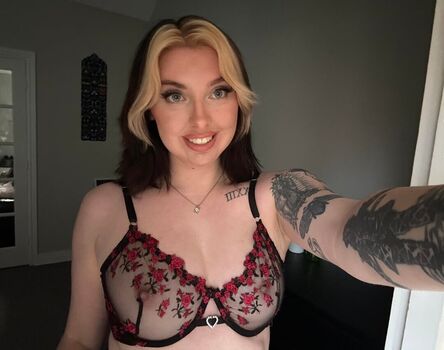 Full leaked Upmyallie private onlyfans photo