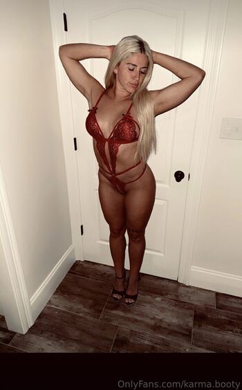 Full leaked Uronlykarma private onlyfans photo