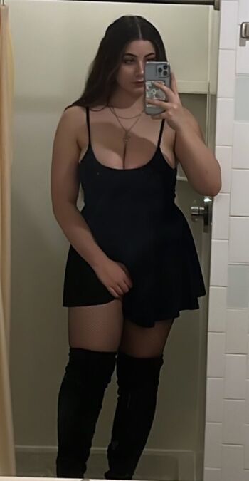 Full leaked Uwuhours private photo