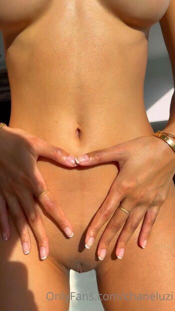 Full leaked Uzi chanel page private onlyfans photo