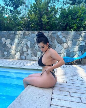 Full leaked Vaimonroe private photo
