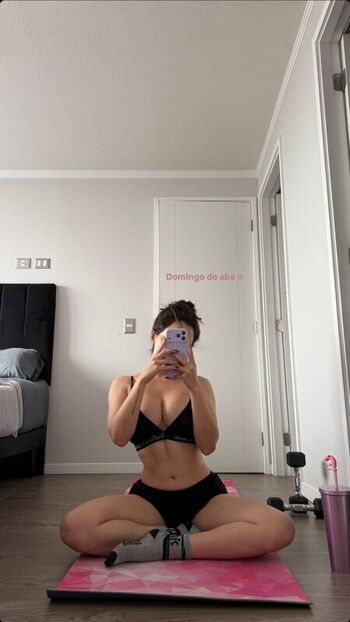 Full leaked Vaimonroe private photo