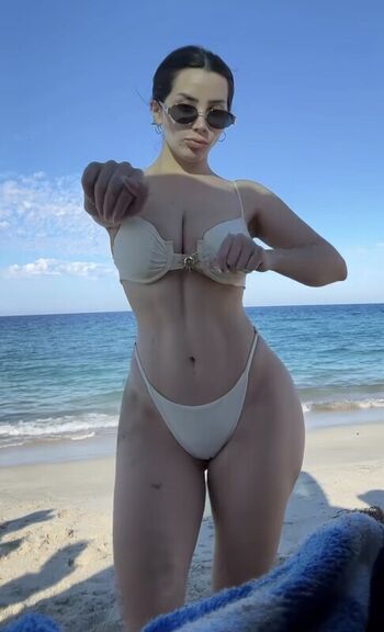 Full leaked Vaimonroe private photo