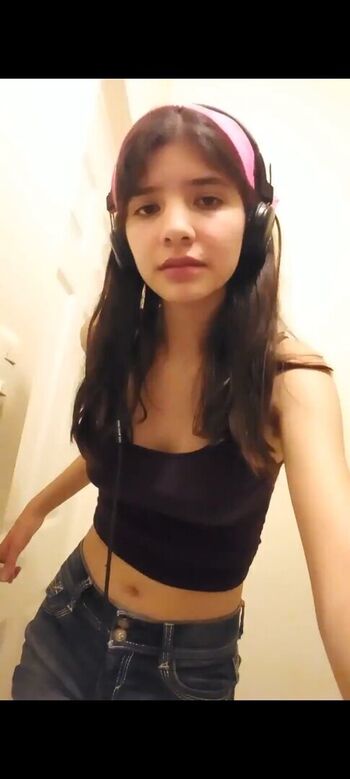 Full leaked Valecast private photo