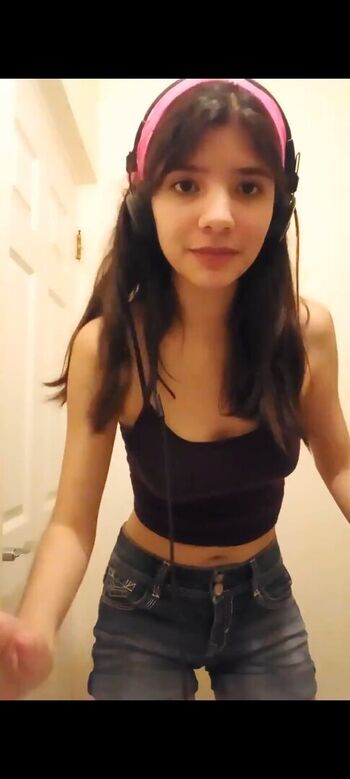 Full leaked Valecast private photo