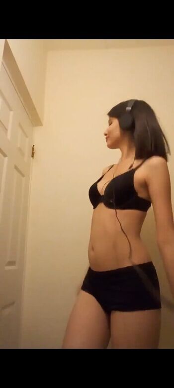 Full leaked Valecast private photo