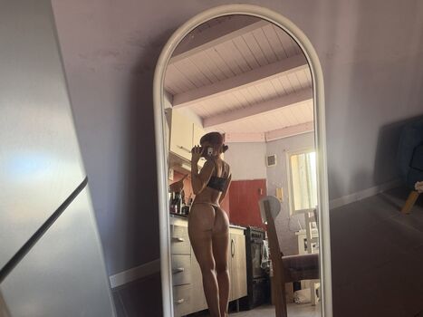 Full leaked Valen pinto private photo