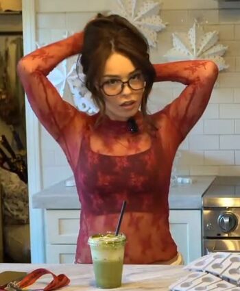 Full leaked Valkyrae page private photo