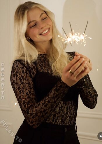 Full leaked Vallixpauline private onlyfans photo