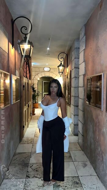 Full leaked Valonaash page private onlyfans photo