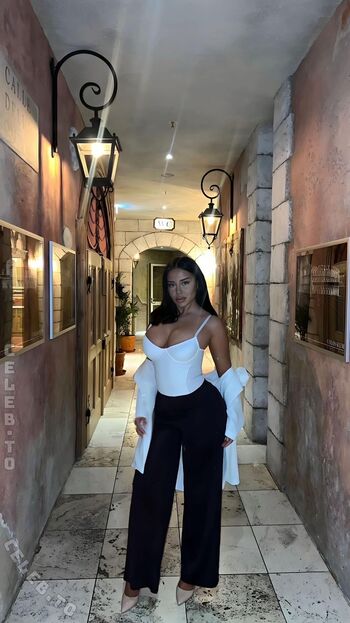 Full leaked Valonaash page private onlyfans photo