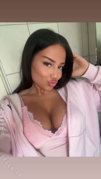 Full leaked Valonaash page private onlyfans photo