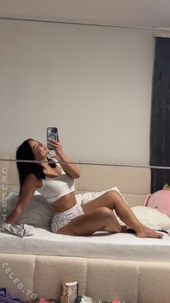 Full leaked Valonaash page private onlyfans photo