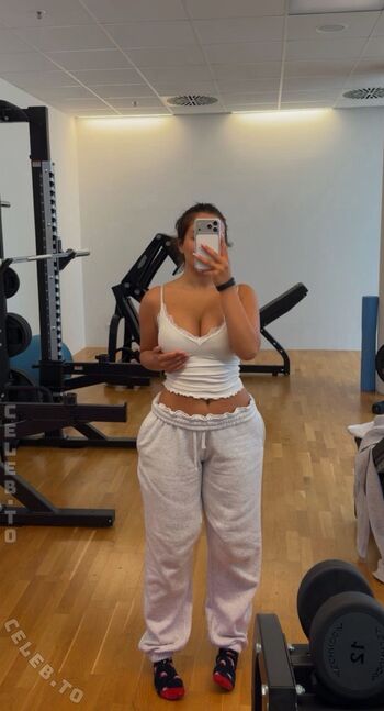 Full leaked Valonaash page private onlyfans photo