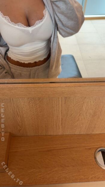 Full leaked Valonaash page private onlyfans photo