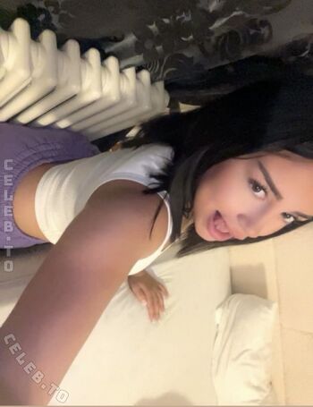 Full leaked Valonaash private onlyfans photo