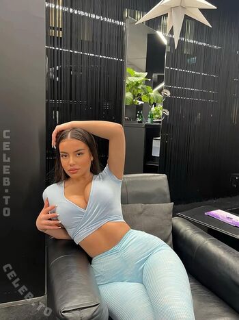 Full leaked Valonaash private onlyfans photo