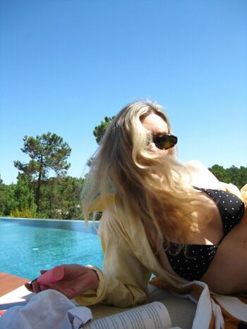 Full leaked Vanessa kirby private photo