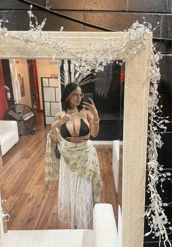 Vanessa Vain