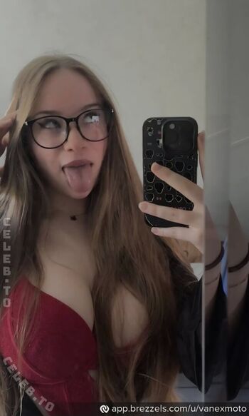Full leaked Vanexmoto private photo