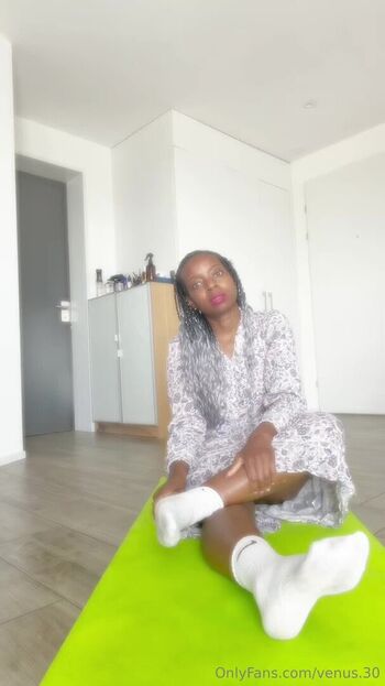 Full leaked Venus nylon private photo