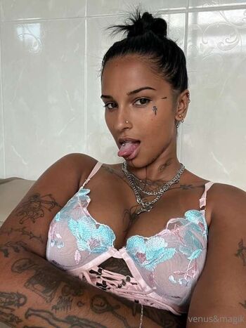 Full leaked Venusandmagik private photo