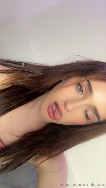 Full leaked Venusmoorez private photo