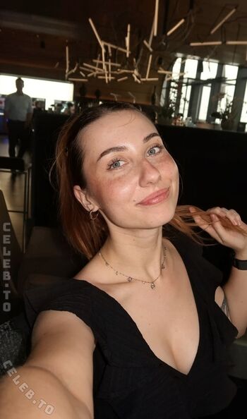 Full leaked Veylarenee private photo