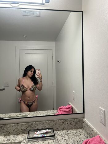 Full leaked Viannneyyyyy private photo