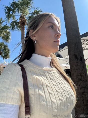 Full leaked Vickilive private photo