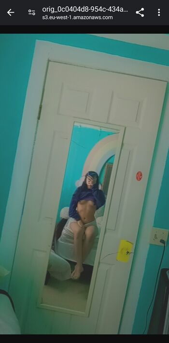 Full leaked Vicky solo private photo