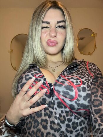 Full leaked Vii alisseyy private onlyfans photo